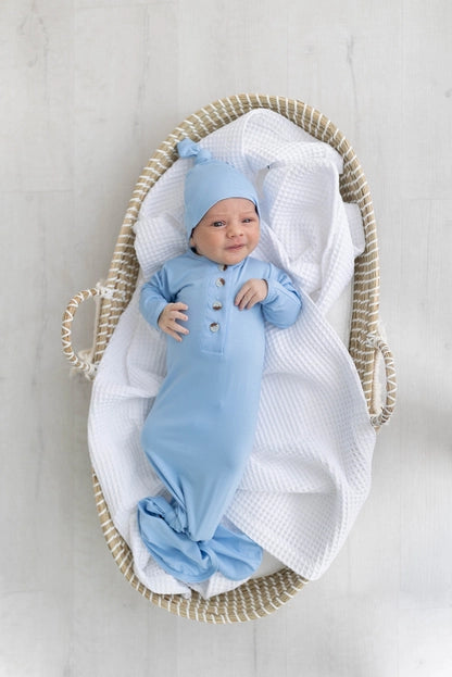 Knotted Newborn Sleeper Gown + Hat Set (blue)