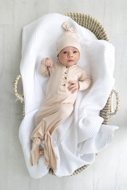 Knotted Newborn Sleeper Gown + Hat Set (sand)